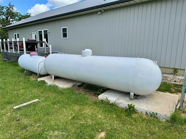 14305 State Highway F, Canton, MO 63435 - exterior view of heating fuel tank