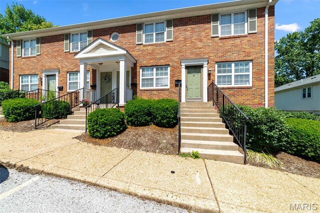 1509 Swallow Dr, Saint Louis, MO 63144 - townhome / multi-family property featuring brick siding