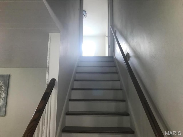 1202 S Gertrude St, Salem, MO 65560 - view of stairway