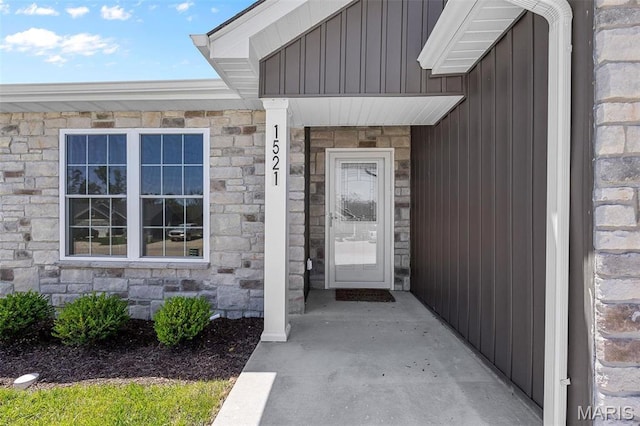 1523 Hickory Lndg, De Soto, MO 63020 - doorway to property featuring board and batten siding and stone siding