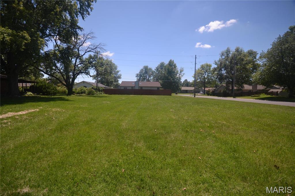 22 Elizabeth Dr, Belleville, IL 62226 - photo 1