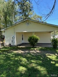 507 S Railroad, Matthews, MO 63867 - view of side of home featuring a yard