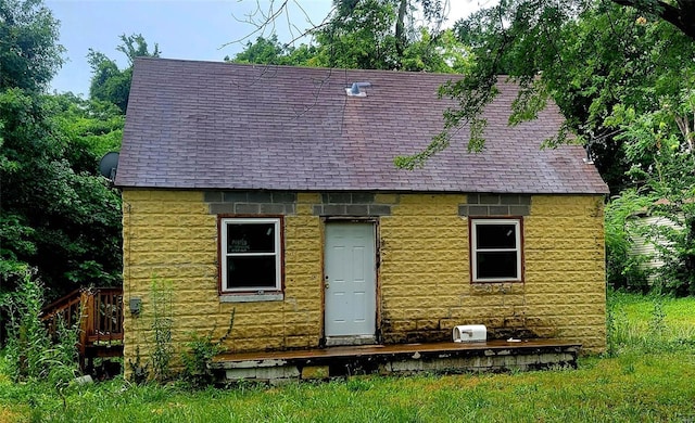 118 Kinder St, Cahokia, IL 62206 - rear view of property featuring a shingled roof