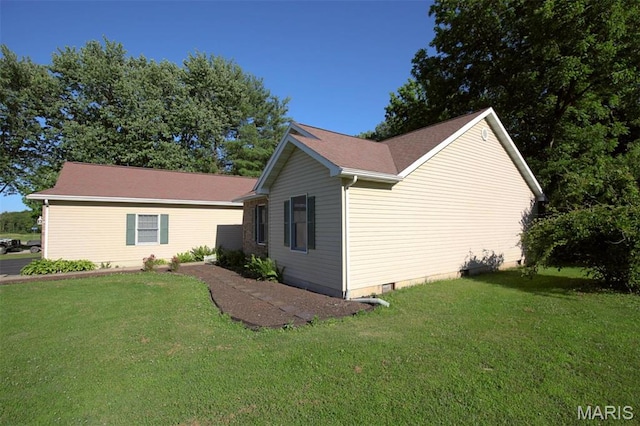 1710 Doe Run Dr, Vandalia, IL 62471 - view of front of house featuring a front yard