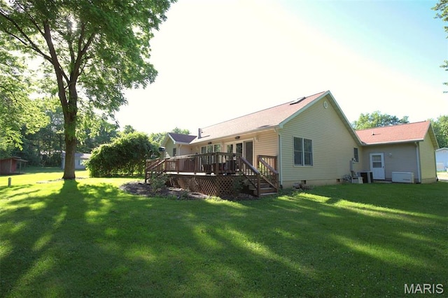1710 Doe Run Dr, Vandalia, IL 62471 - back of house featuring a deck and a yard