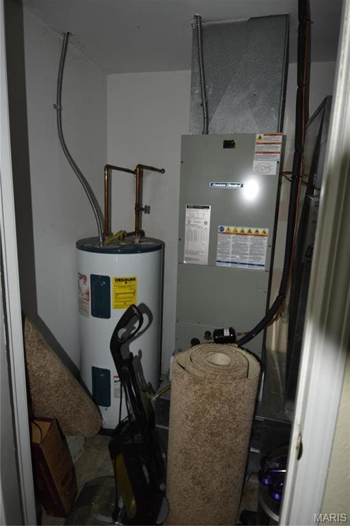 7617 Ivory Ave, Saint Louis, MO 63111 - utilities featuring electric water heater