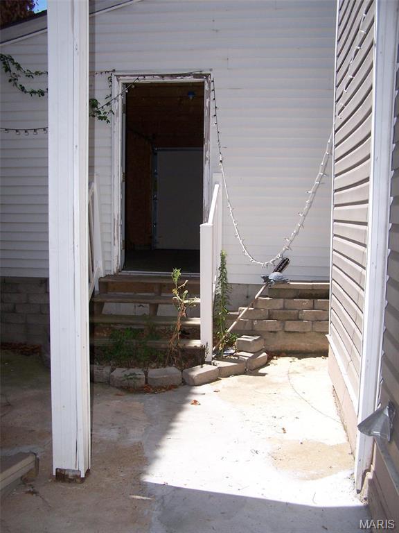 7617 Ivory Ave, Saint Louis, MO 63111 - view of property entrance