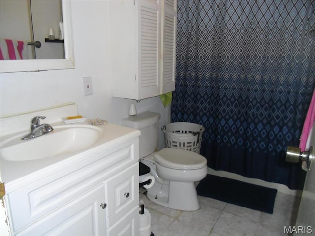 116 Wilson Park Ln, Granite City, IL 62040 - full bathroom with tile patterned flooring, toilet, vanity, and a shower with shower curtain