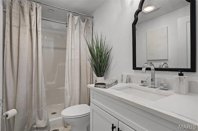 310 Captains Ct, Grafton, IL 62037 - full bathroom with toilet, vanity, and a shower with shower curtain