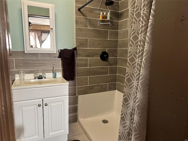 156 S Main St, Ironton, MO 63650 - bathroom featuring a shower stall and vanity
