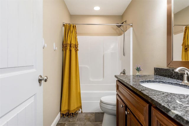 351 Cherry Creek Ln, Farmington, MO 63640 - full bath with toilet, vanity, shower / bath combination with curtain, and baseboards