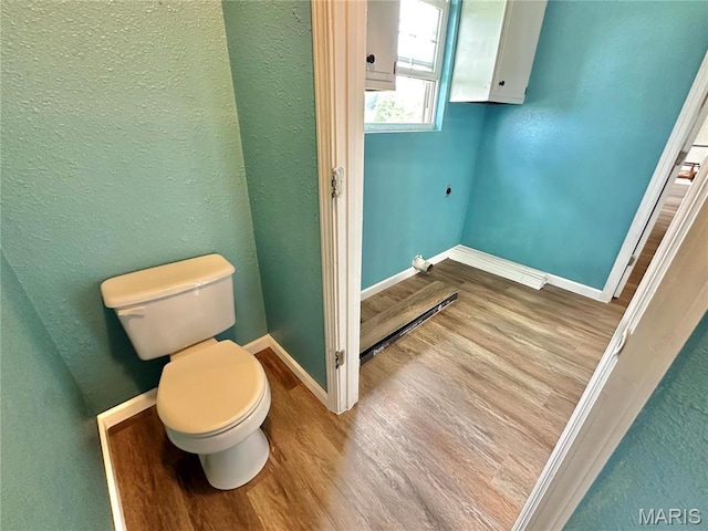 6624 State Route C, Saint Genevieve, MO 63670 - bathroom featuring wood finished floors and a textured wall