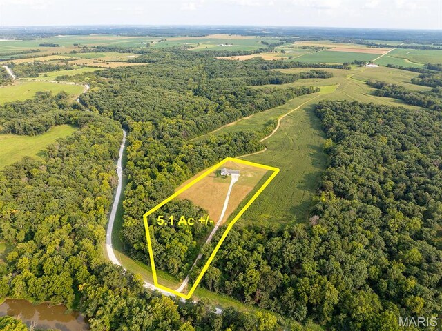 2700 Treetop Ln, Palmyra, MO 63461 - aerial view of property and surrounding area featuring property boundaries highlighted and a forest