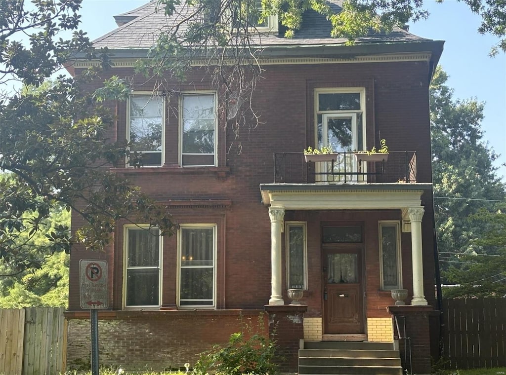 2918 Geyer Ave, Saint Louis, MO 63104 - view of front facade with a balcony, brick siding, and fence