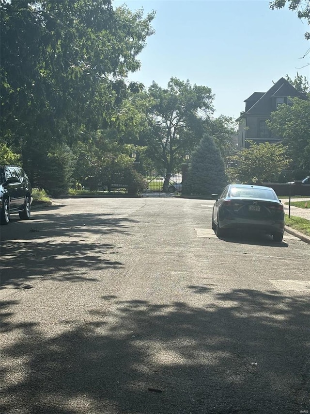 2918 Geyer Ave, Saint Louis, MO 63104 - view of asphalt street