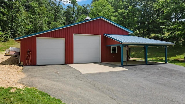 472 Ridgefield Dr, Cape Girardeau, MO 63701 - garage featuring a detached garage and view of scattered trees