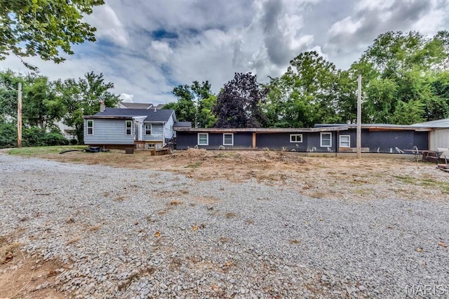 40 Kassebaum Ln, Saint Louis, MO 63129 - view of front facade with a chimney