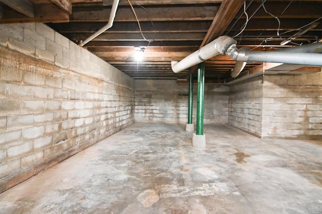 791 N Adams Ave N, Lebanon, MO 65536 - unfinished below grade area with concrete block wall