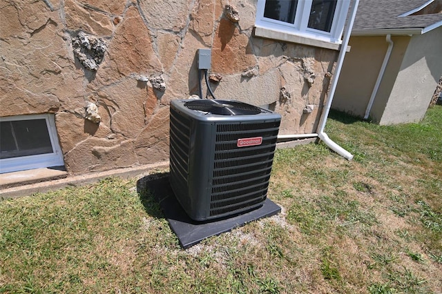 791 N Adams Ave N, Lebanon, MO 65536 - exterior view of central AC unit
