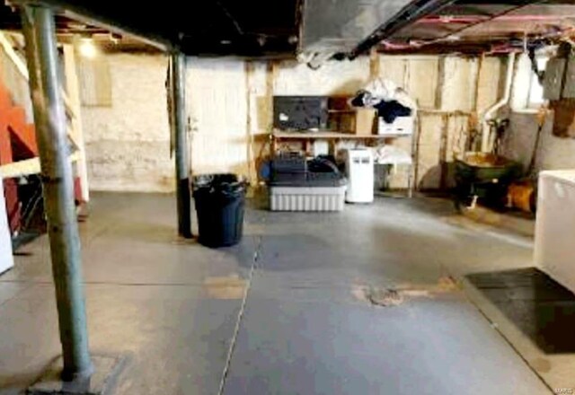 3101 Osage St, Saint Louis, MO 63118 - view of unfinished basement