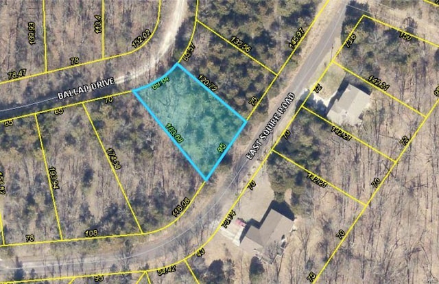 2470 E Squire Rd, Lake Sherwood, MO 63357
