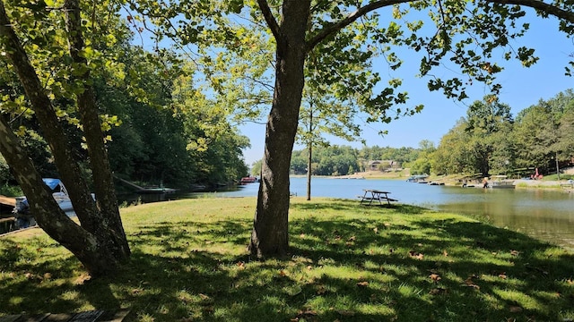 2470 E Squire Rd, Lake Sherwood, MO 63357