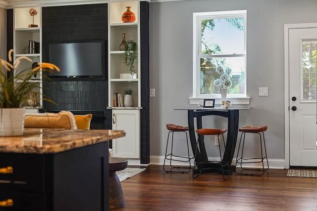 5640 Maple Ave, Saint Louis, MO 63112 - sitting room featuring dark wood finished floors and baseboards