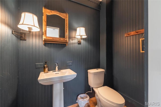 725 W Springfield St, St James, MO 65559 - half bath featuring toilet