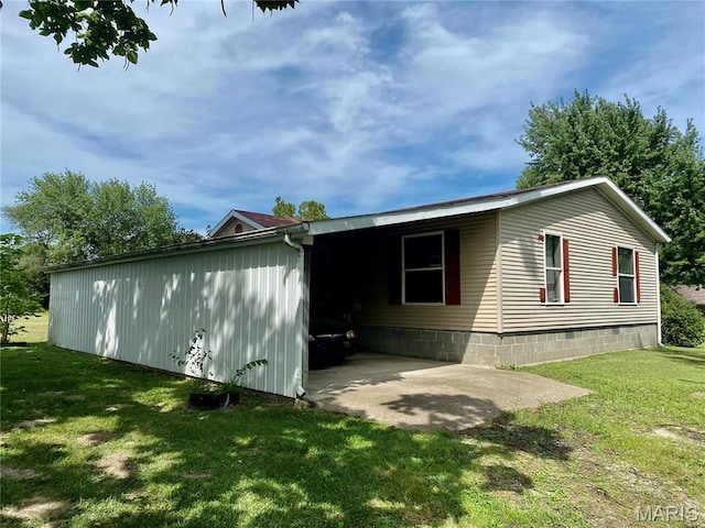 610 N Caldwell St, Middletown, MO 63359 - view of side of property with a yard