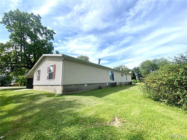 610 N Caldwell St, Middletown, MO 63359 - view of side of property with a yard