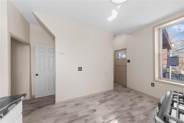 2901 Magnolia Ave, Saint Louis, MO 63118 - entryway with light wood finished floors and baseboards