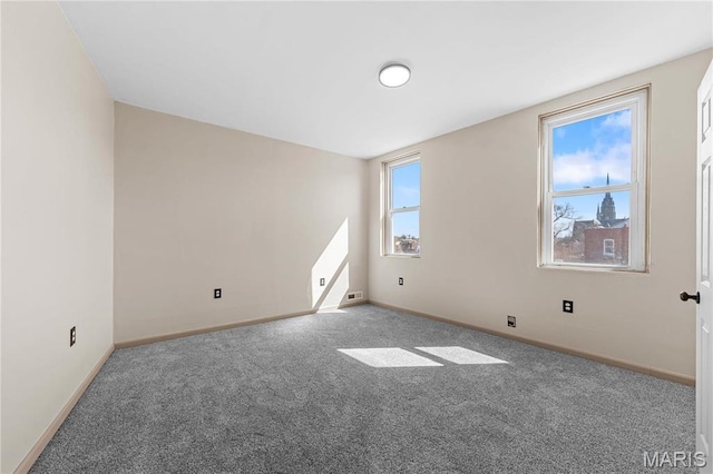 2901 Magnolia Ave, Saint Louis, MO 63118 - carpeted empty room with baseboards