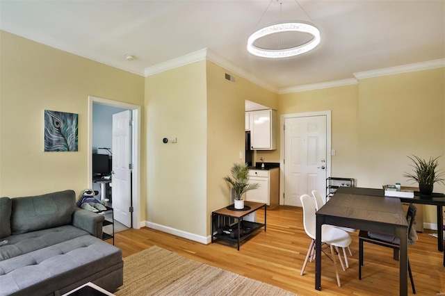 5636 Waterman Blvd # 4Enw, Saint Louis, MO 63112 - living area featuring light wood finished floors, crown molding, and baseboards