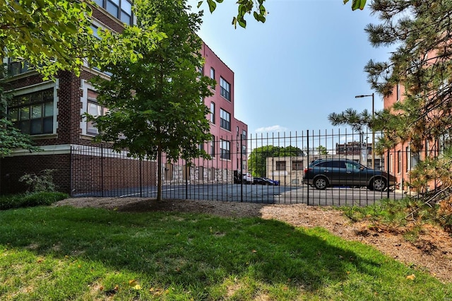 5636 Waterman Blvd # 4Enw, Saint Louis, MO 63112 - view of property with fence