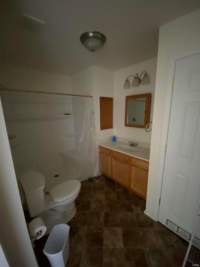 37 County Road 343, Benton Township, MO 65626 - full bath featuring curtained shower, toilet, and vanity