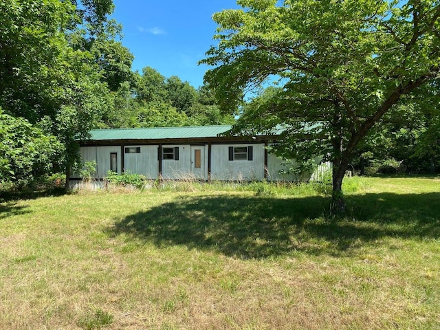 37 County Road 343, Benton Township, MO 65626 - view of front facade featuring a front lawn