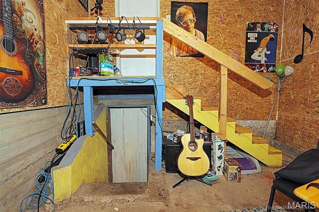 1439 N Spanish St, Cape Girardeau, MO 63701 - view of stairway