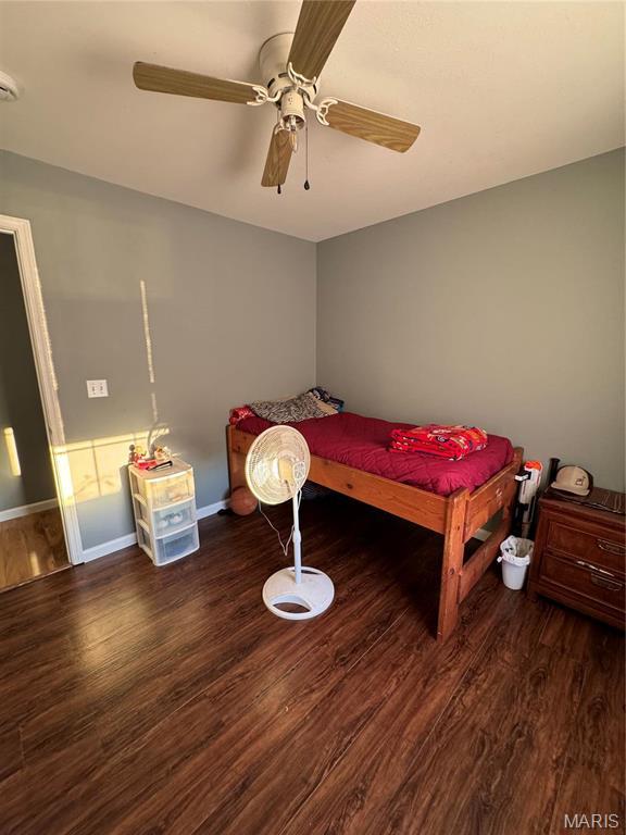 bedroom with wood finished floors, ceiling fan, and baseboards
