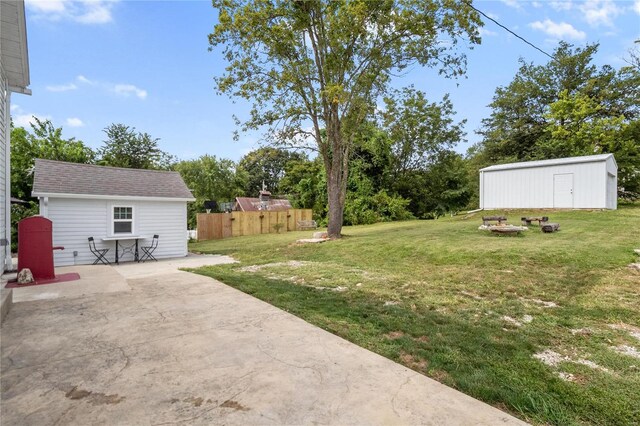 1137 Main St, Maeystown, IL 62256 - view of yard featuring a patio and an outdoor structure