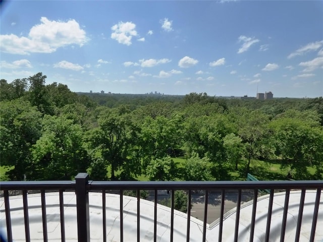 14 N Kingshighway Blvd Unit 7 4Bs, Saint Louis, MO 63108 - balcony featuring a forest view