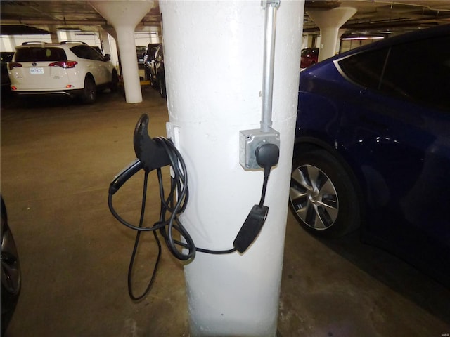 14 N Kingshighway Blvd Unit 7 4Bs, Saint Louis, MO 63108 - garage featuring car charger