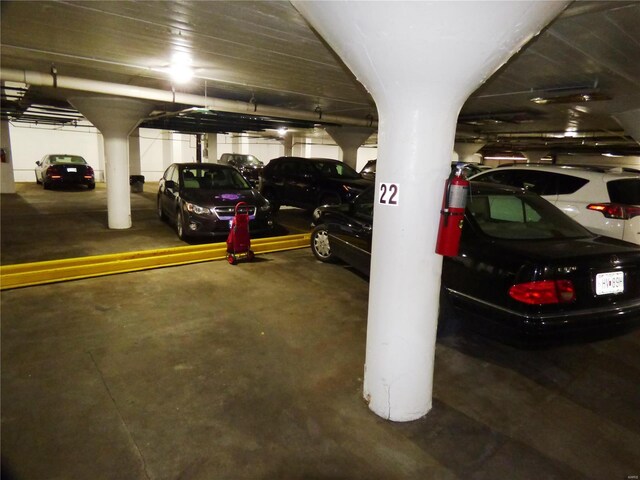 14 N Kingshighway Blvd Unit 7 4Bs, Saint Louis, MO 63108 - view of parking garage