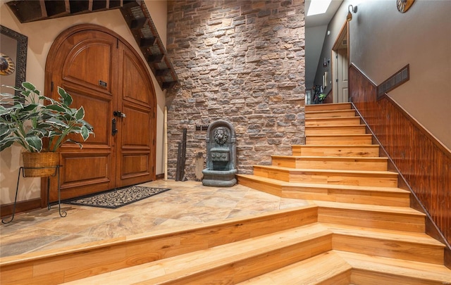 10010 Edmondson Hills Dr, Rolla, MO 65401 - foyer entrance with stairs