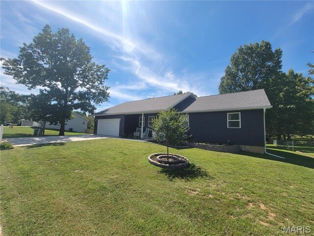 301 S Sloan St, Lebanon, MO 65536 - single story home featuring concrete driveway, a garage, a front lawn, and crawl space