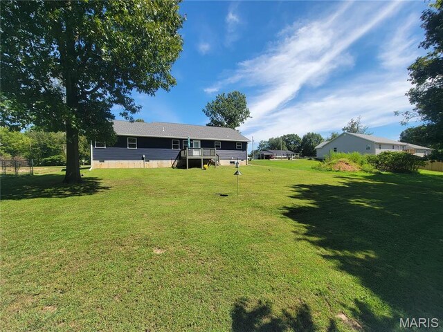 301 S Sloan St, Lebanon, MO 65536 - view of green lawn featuring a deck