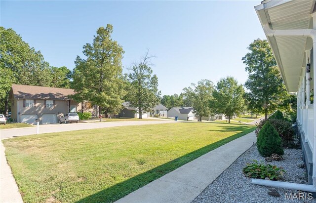 382 Christina Ln, Poplar Bluff, MO 63901 - view of green lawn with a residential view