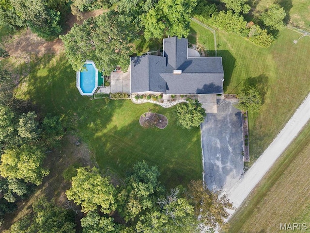 view from above of property featuring a pool