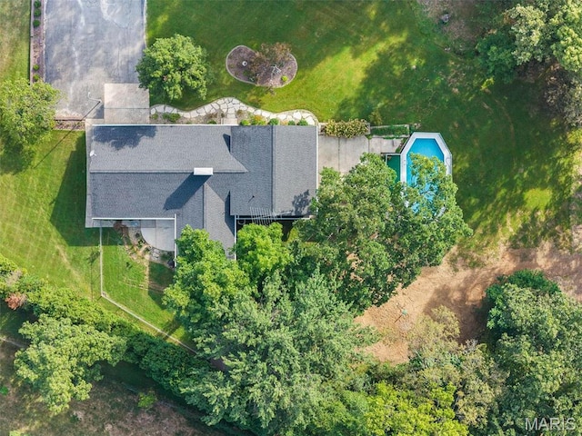aerial view of property and surrounding area