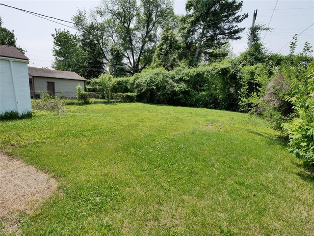 7210 Normandy Pl, Saint Louis, MO 63121 - view of yard