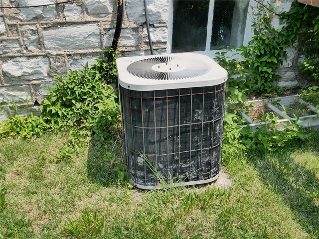 7210 Normandy Pl, Saint Louis, MO 63121 - exterior view of central AC unit